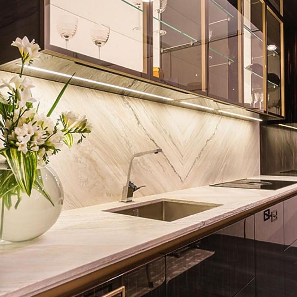 Фото - Стенд салона интерьеров Aurrum  | Столешница. Мрамор Pallisandro Classico