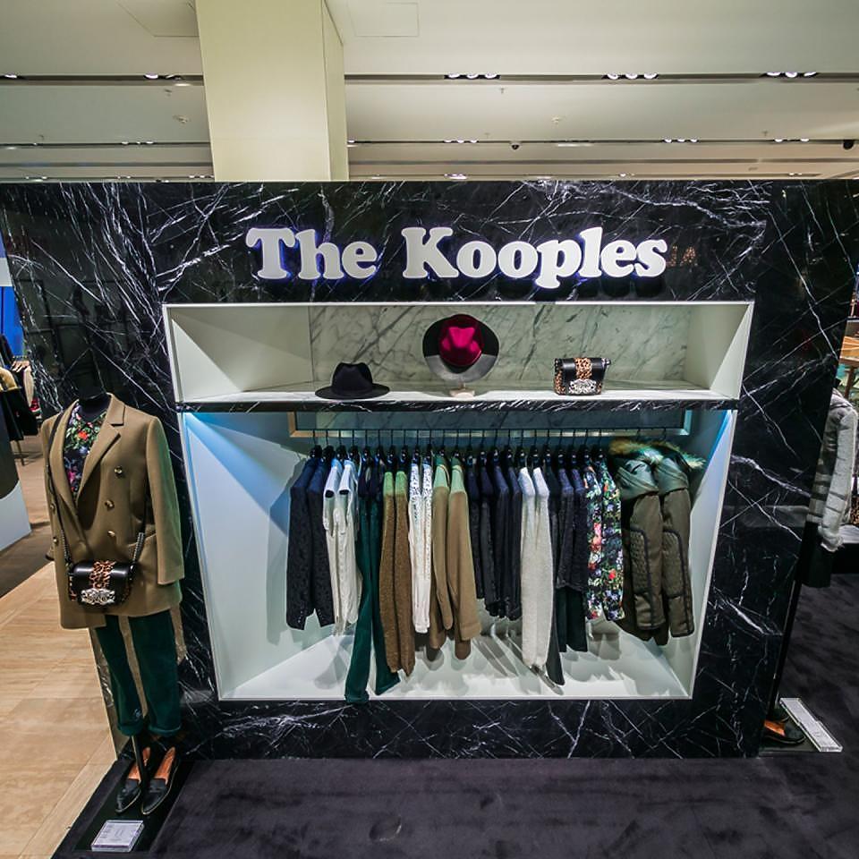 Фото - Бутик одежды The Kooples, г. Москва  | Ниша для одежды. Облицовка мрамором