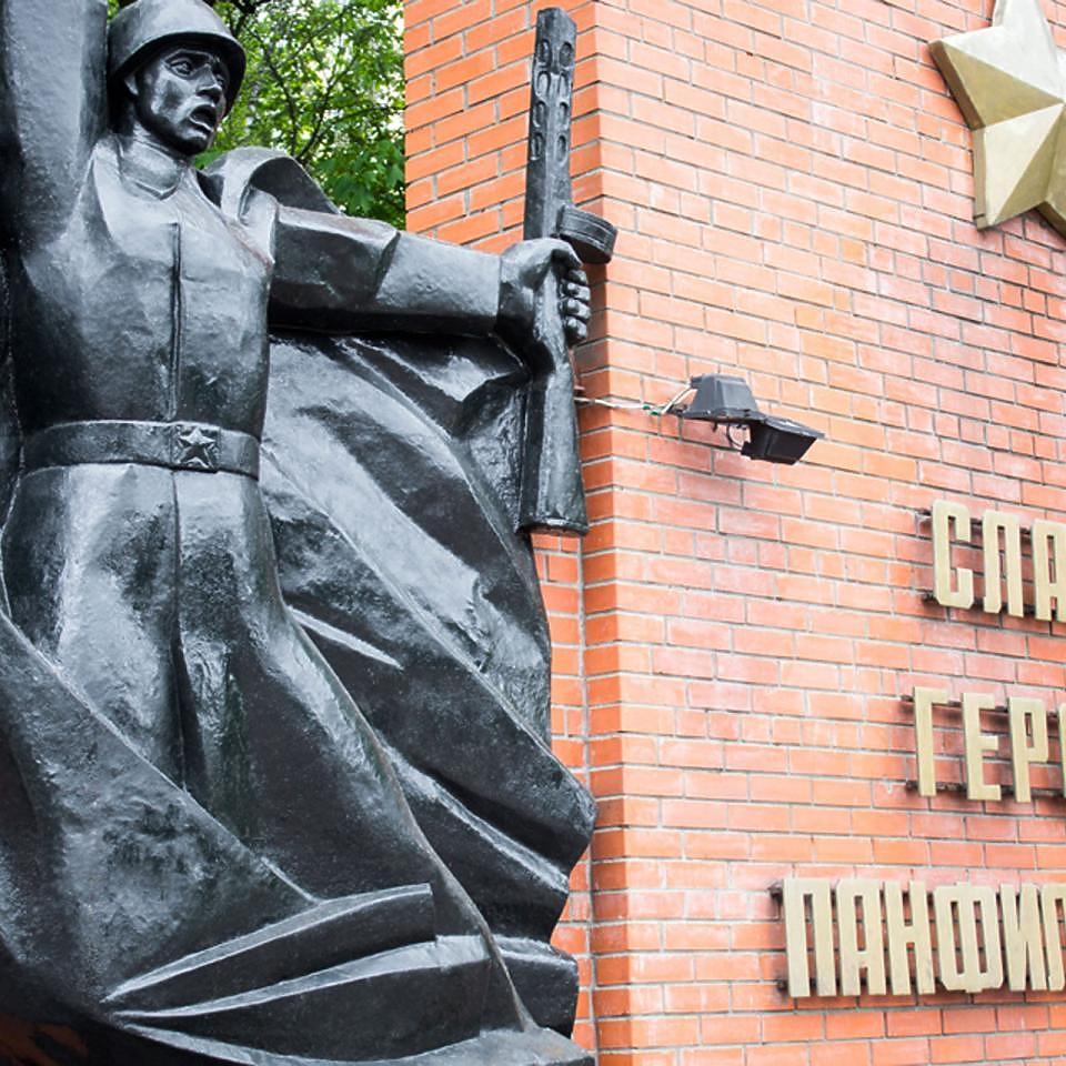 Фото - Мемориал Героям Панфиловцам | Фигура солдата